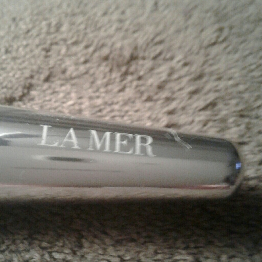 La Mer makeup brushes